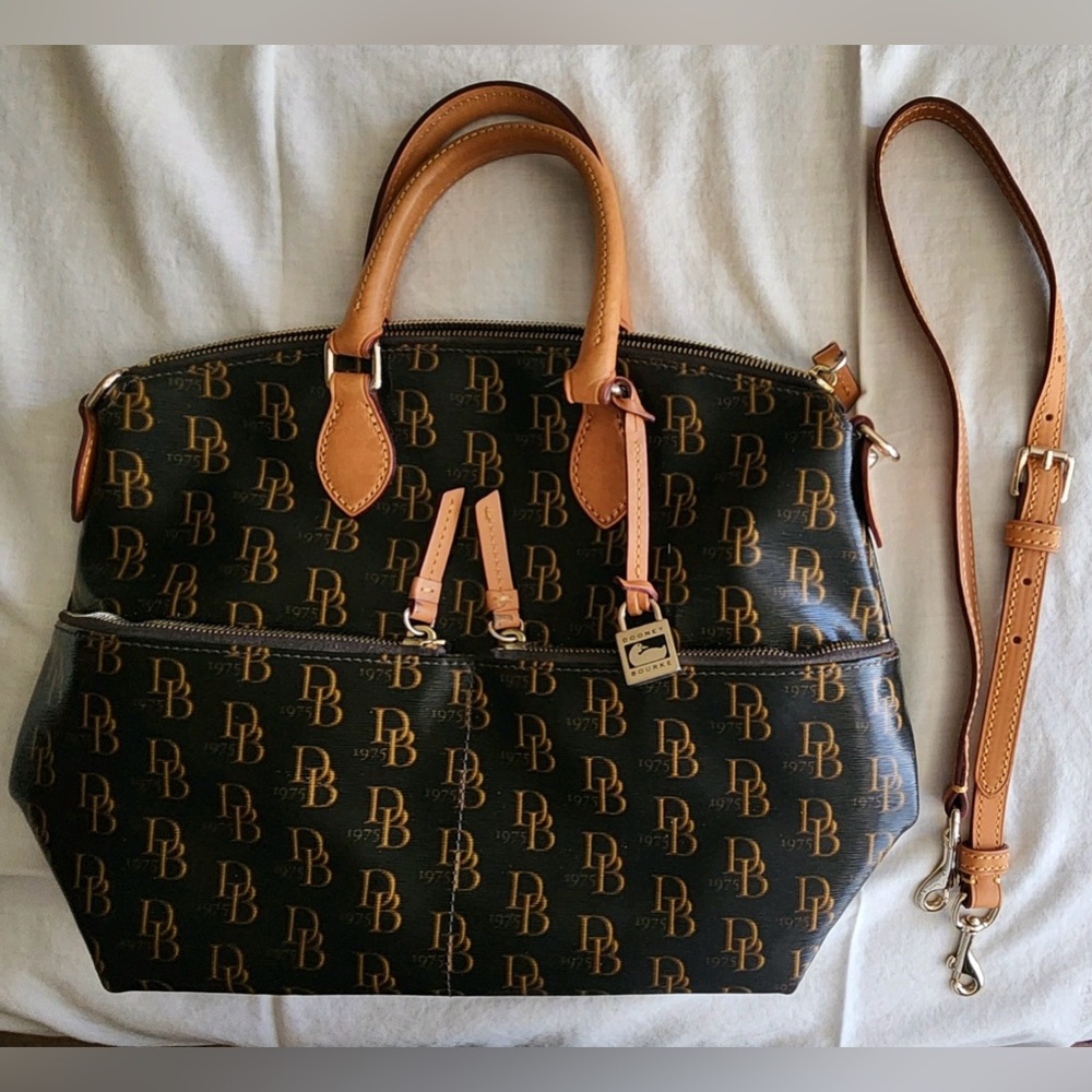 EUC Dooney & Bourke 1975 Signature Shoulder Bag